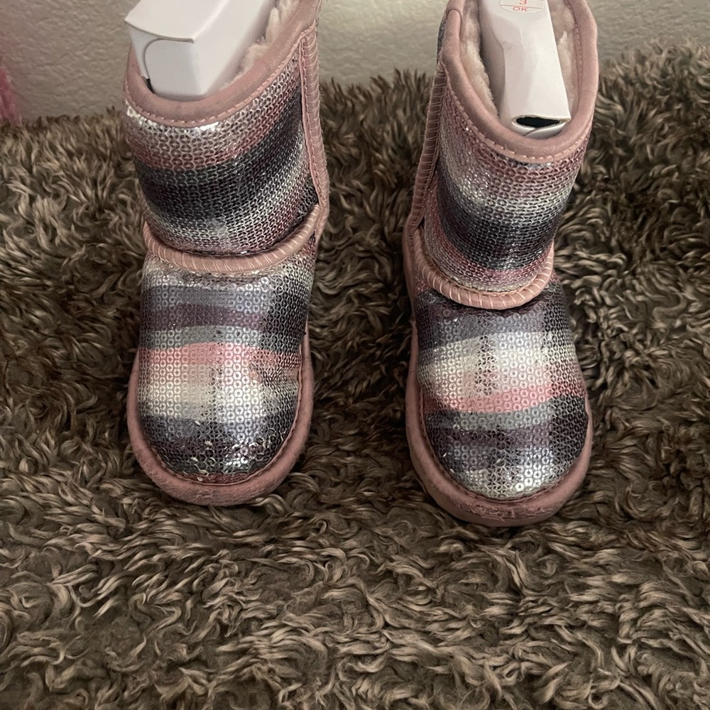 Authentic UGGS Sequin Rainbow - Picture 2 of 5